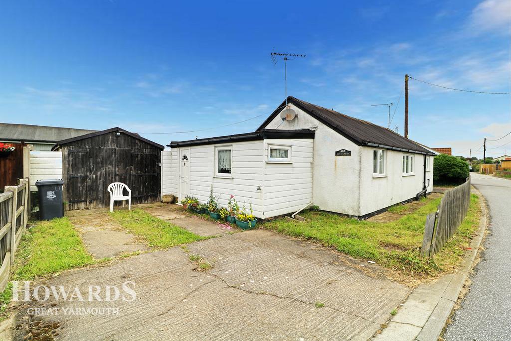 The Glebe, Hemsby 2 bed detached bungalow £100,000