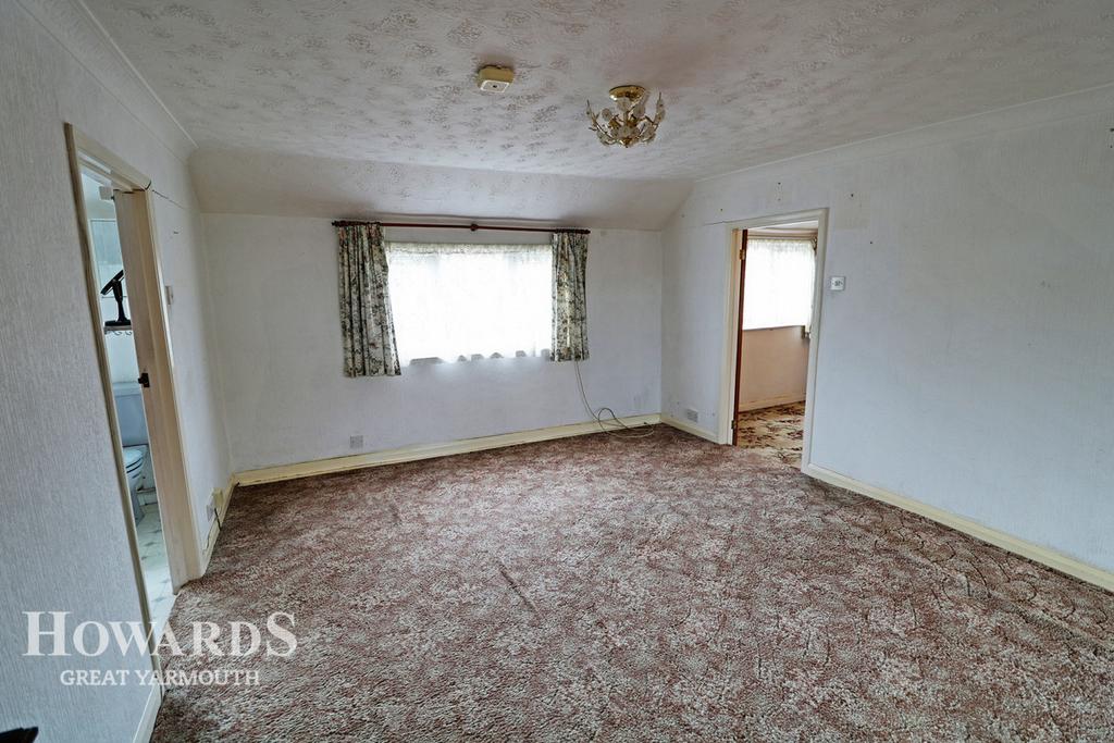 The Glebe, Hemsby 2 bed detached bungalow £100,000
