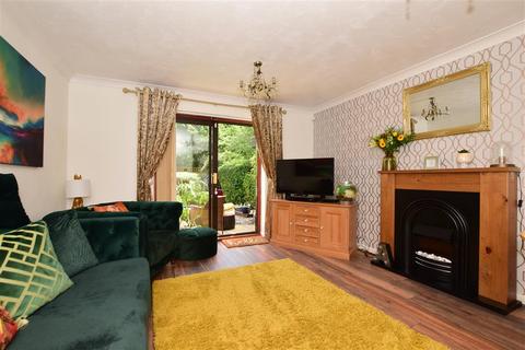 49 Low Meadow, Halling, Rochester, ME2 1LX