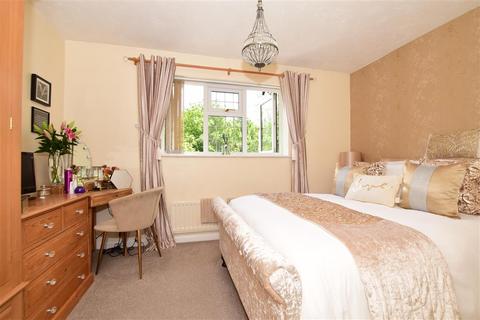 49 Low Meadow, Halling, Rochester, ME2 1LX