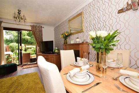 49 Low Meadow, Halling, Rochester, ME2 1LX