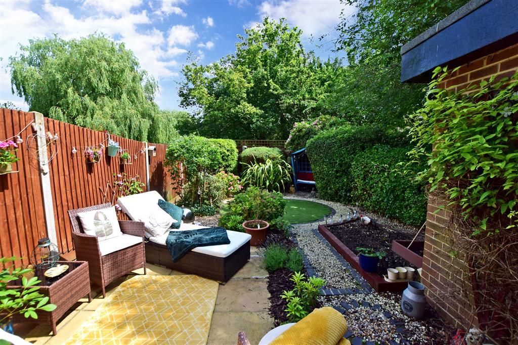 Low Meadow, Halling, Rochester, Kent 2 bed semidetached house £310,000