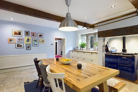 6 Wall Hill Road, Dobcross, Oldham, OL3 5BW