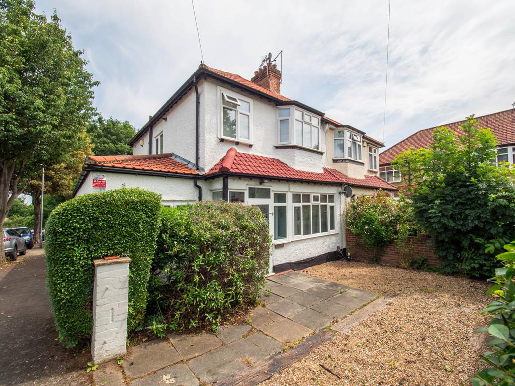 Wandle Court Gardens, Beddington 3 bed semidetached house £575,000