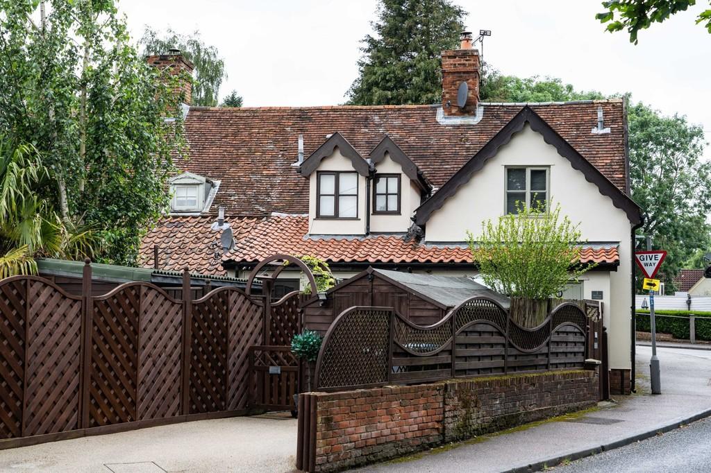 Main Road, Martlesham, IP12 4SE 2 bed end of terrace house £270,000