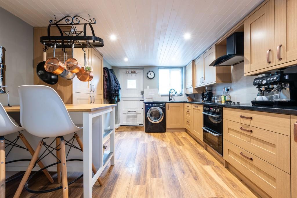Main Road, Martlesham, IP12 4SE 2 bed end of terrace house £270,000