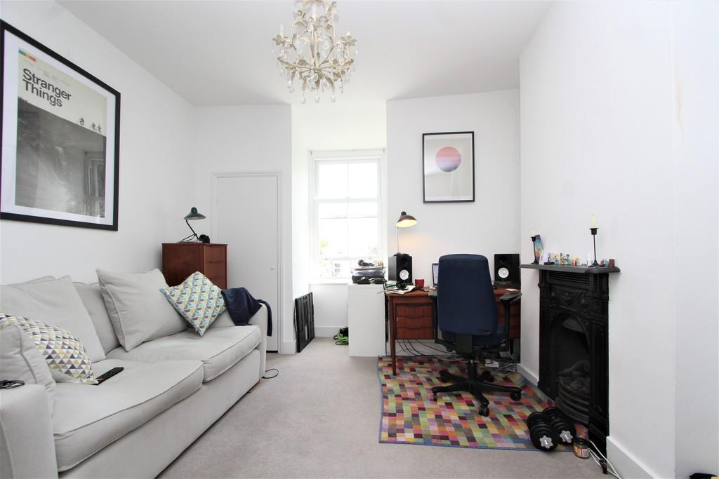 Denton Road, Crouch End 1 bed apartment £1,150 pcm (£265 pw)