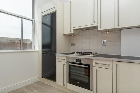 2 bedroom flat to rent, St. Peters Street, St. Albans