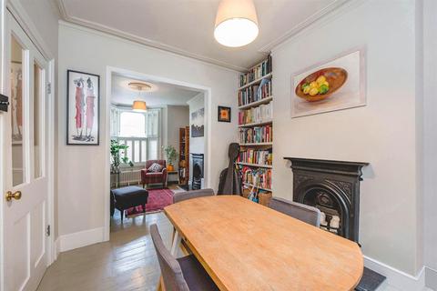 11 Alfearn Road, London, E5 0SE