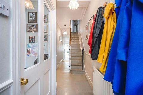 11 Alfearn Road, London, E5 0SE