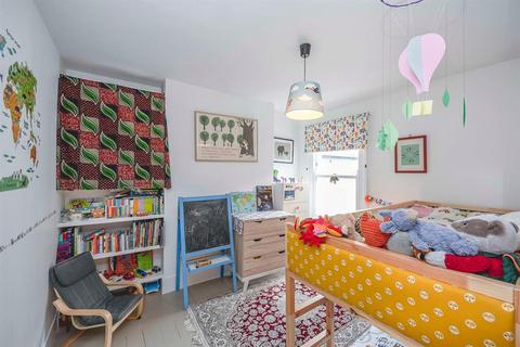 11 Alfearn Road, London, E5 0SE