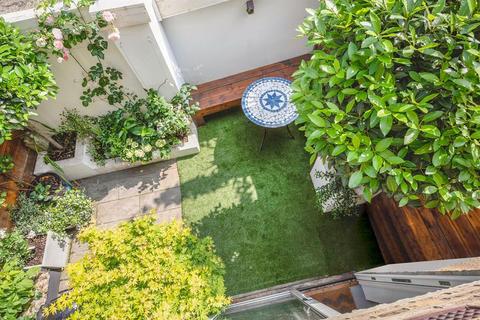11 Alfearn Road, London, E5 0SE