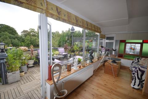 22 The Island, Thames Ditton, KT7 0SH