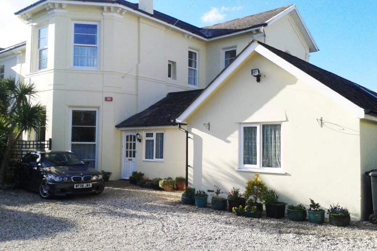 Kents Road, Torquay, TQ1 2NN 2 bed flat £695 pcm (£160 pw)