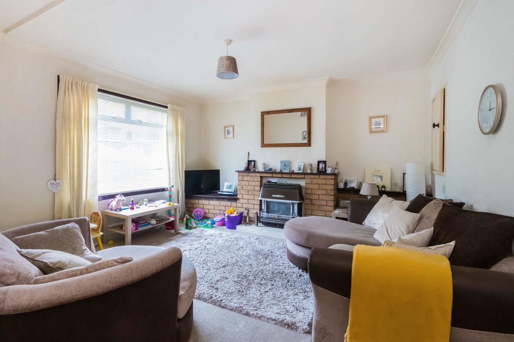 42 Clunie Road, Dunfermline, KY11 4EQ 3 bed end of terrace house £105,000