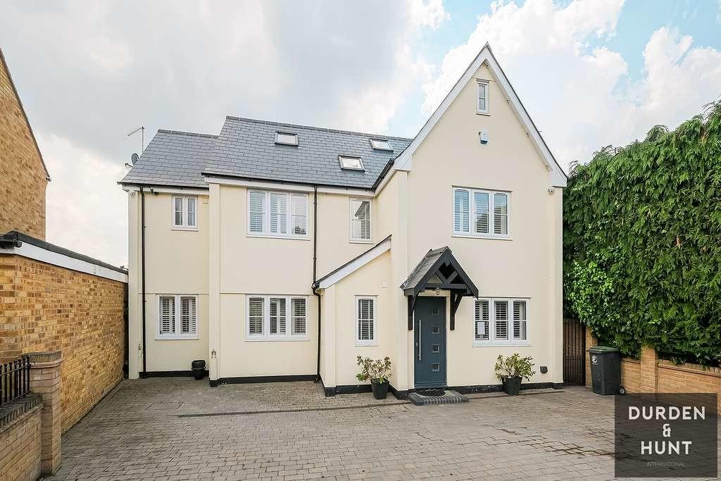 Great Lawn, Ongar 5 bed detached house £850,000