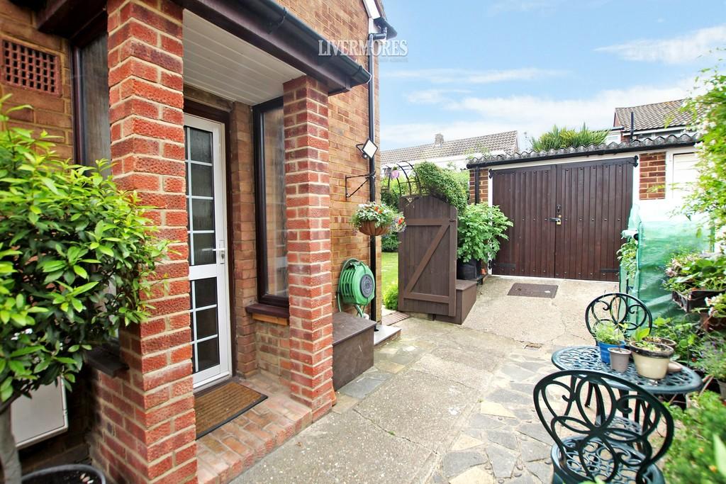 Wessex Drive, Erith 3 bed semidetached house £375,000