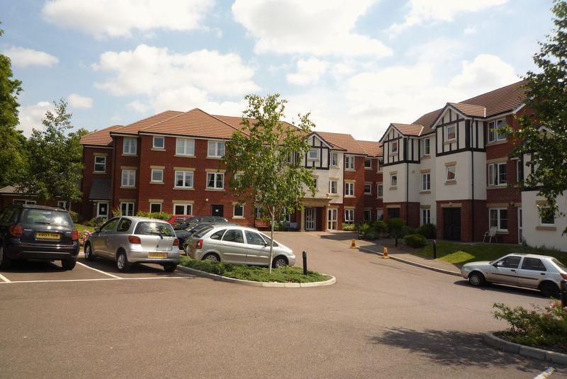 Castle Court, Hadlow Road, Tonbridge 1 bed apartment £950 pcm (£219 pw)