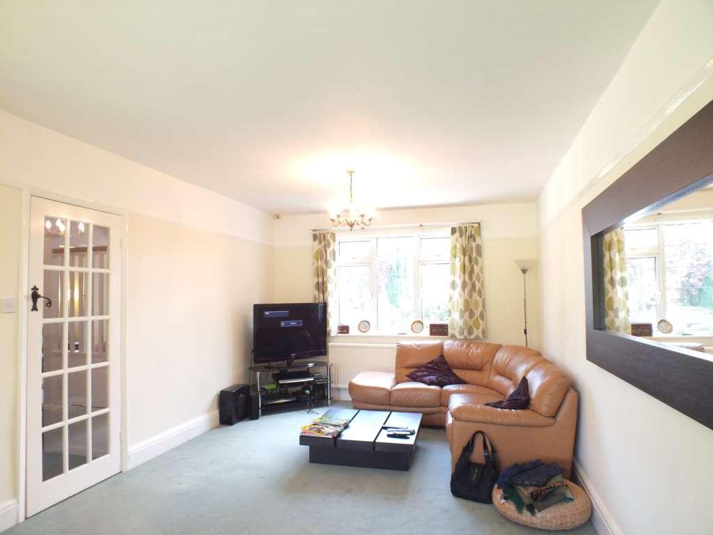 Jervis Crescent, Four Oaks 3 bed detached house £1,395 pcm (£322 pw)