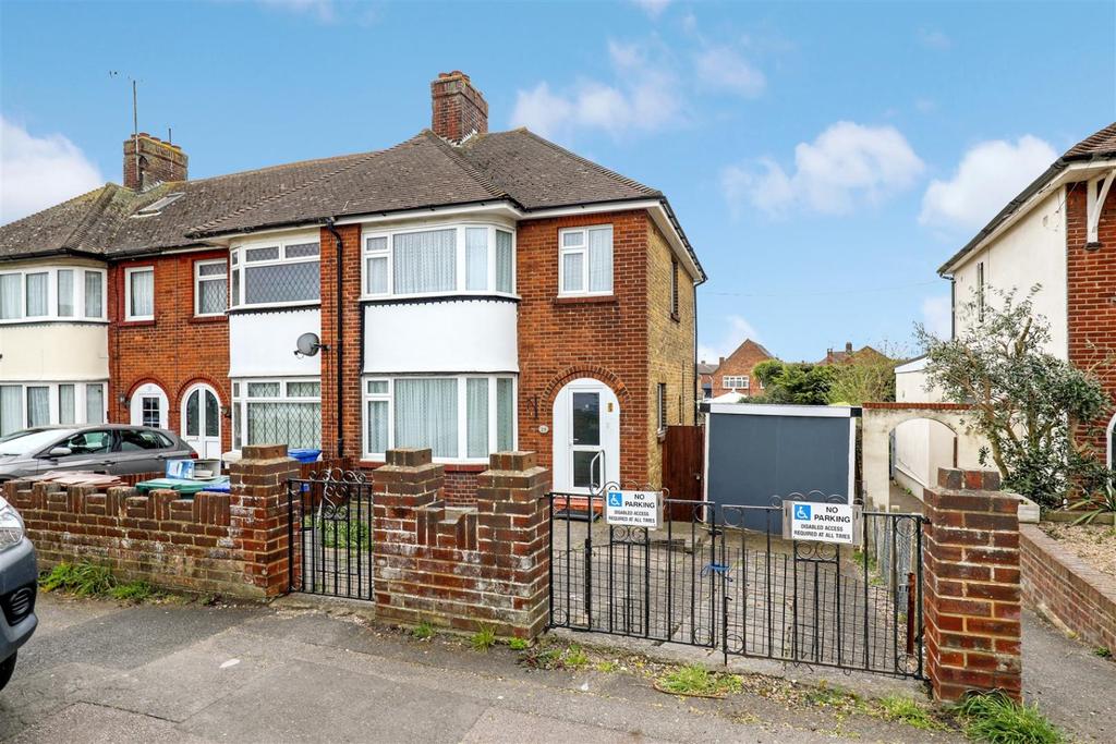Beechwood Avenue, Milton Regis 3 bed semidetached house £260,000