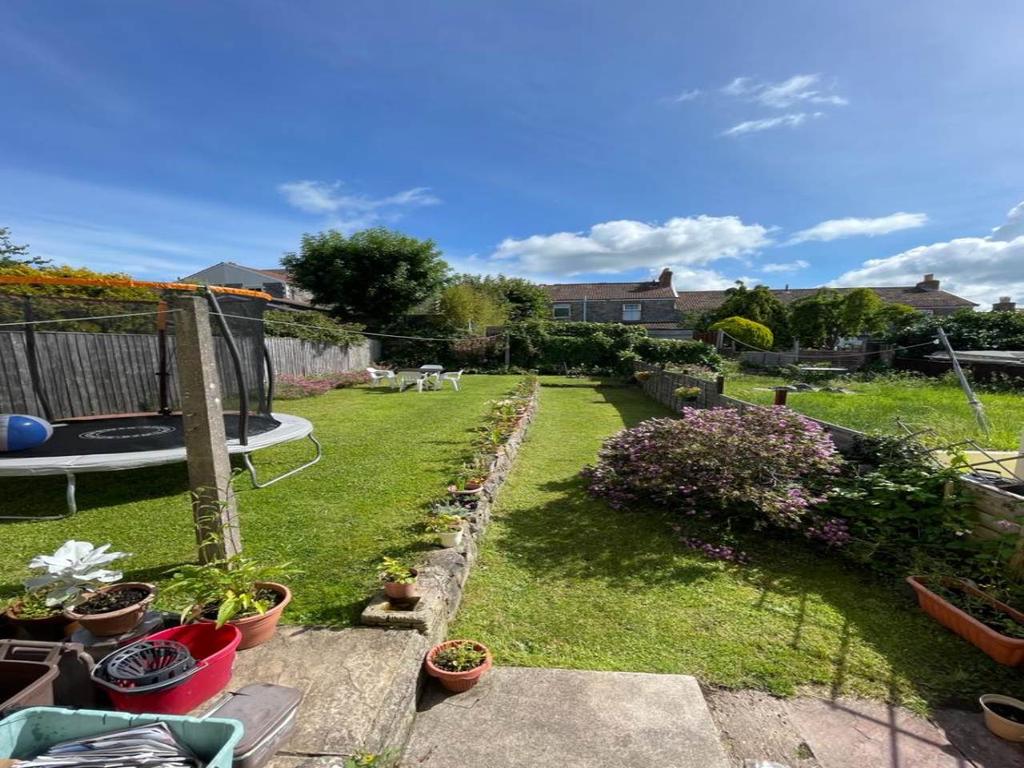 Milton Brow, WestonsuperMare, North Somerset 3 bed house £850 pcm (£196 pw)