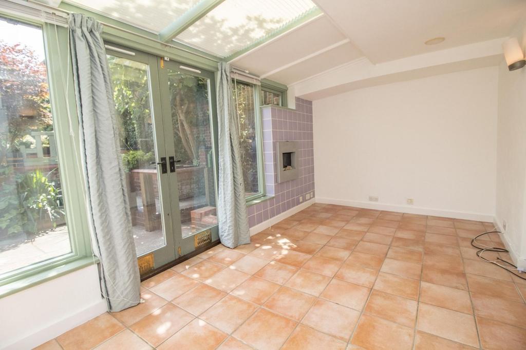High Street, Odiham, Hook, RG29 1 bed apartment £800 pcm (£185 pw)