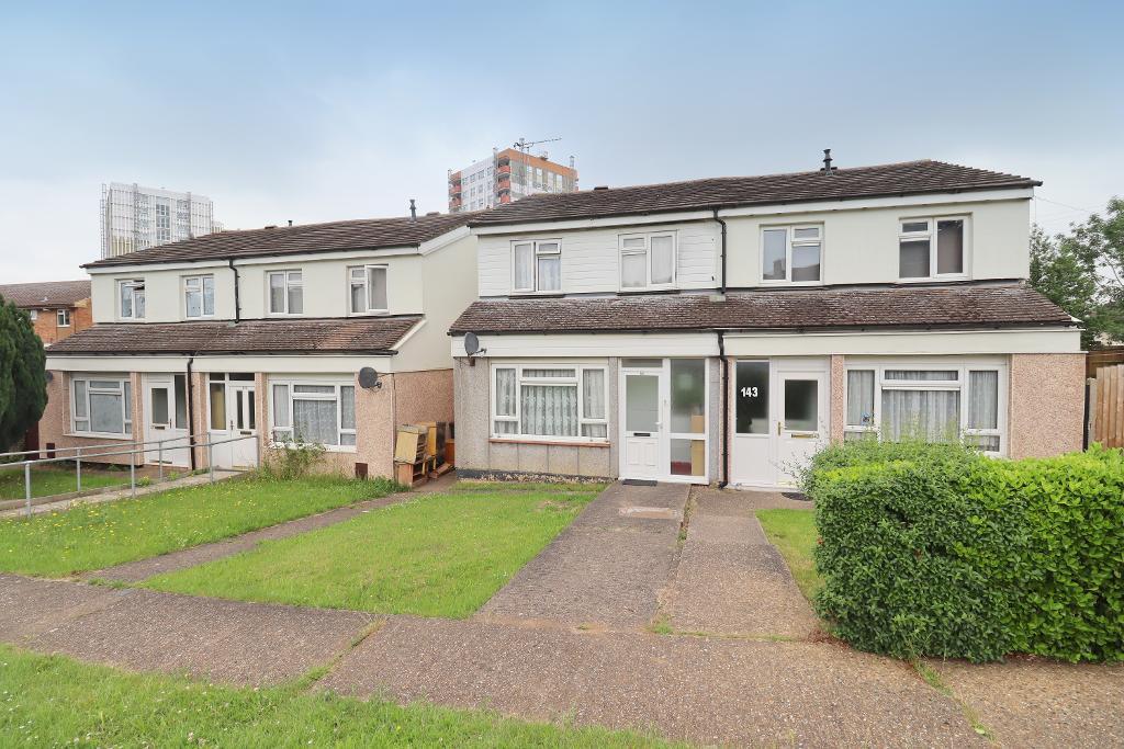 Hockwell Ring, Luton, Bedfordshire... 3 bed semidetached house £275,000