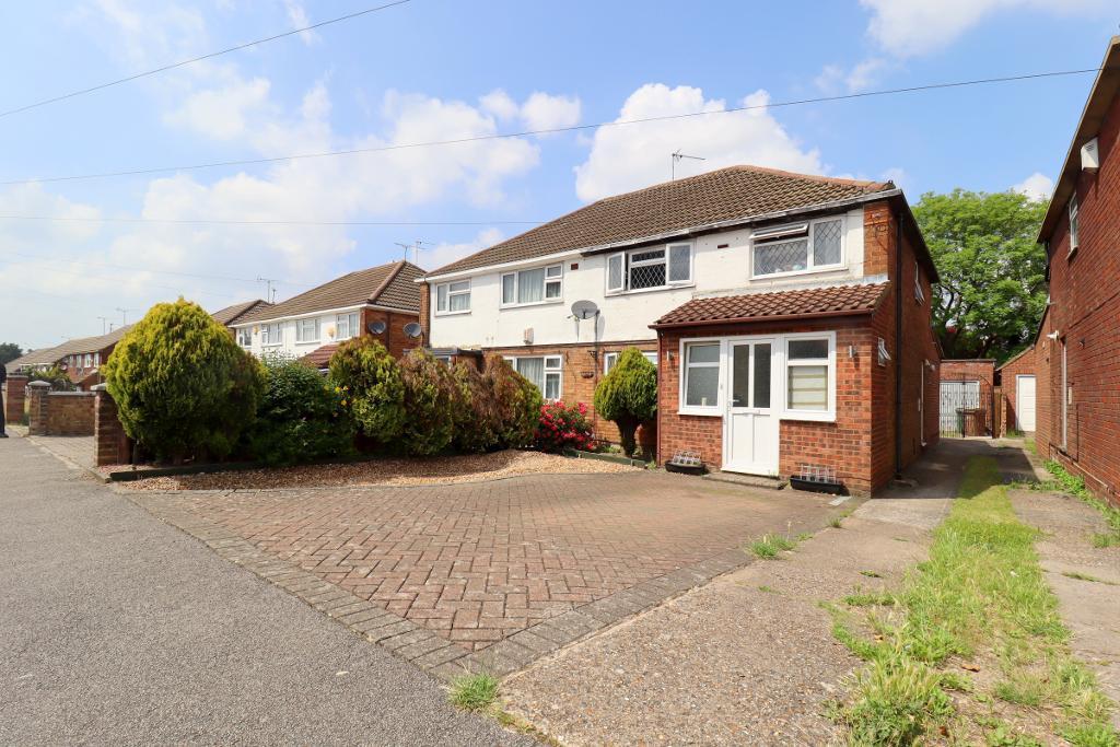 Charlwood Road, L&D Borders, Luton, Bedfordshire, LU4 0BU 3 bed semi ...