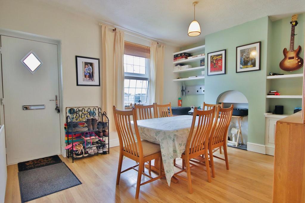 Lansdowne Street, Worcester, WR1 2 bed terraced house £200,000