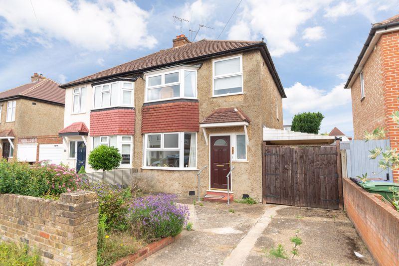 Cottimore Lane, WaltonOnThames 3 bed semidetached house £465,000