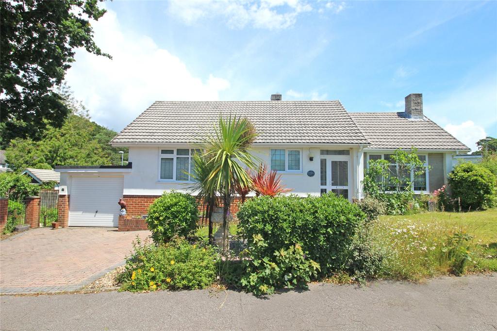 Cranemoor Avenue, Highcliffe, Dorset, BH23 2 bed bungalow for sale £