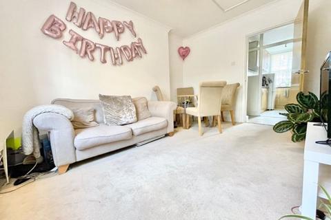 2 bedroom apartment to rent, Hannibal Road, E1