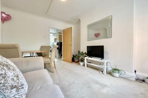 2 bedroom apartment to rent, Hannibal Road, E1