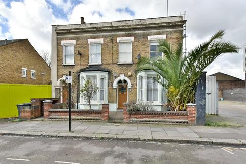 2 bedroom apartment to rent, Antill Road, London, N15