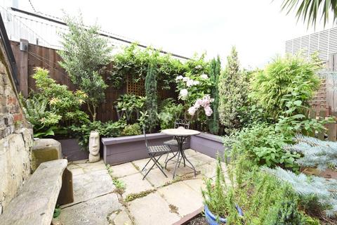 2 bedroom apartment to rent, Antill Road, London, N15