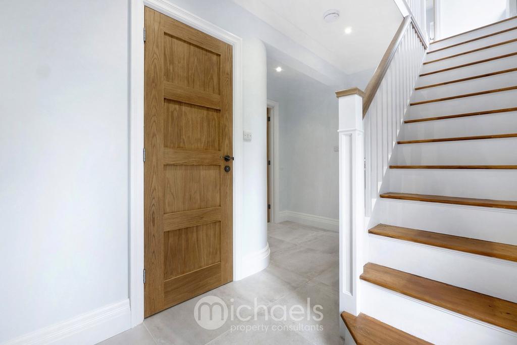 Milburn Crescent, Chelmsford, CM1 3 bed semidetached house £400,000