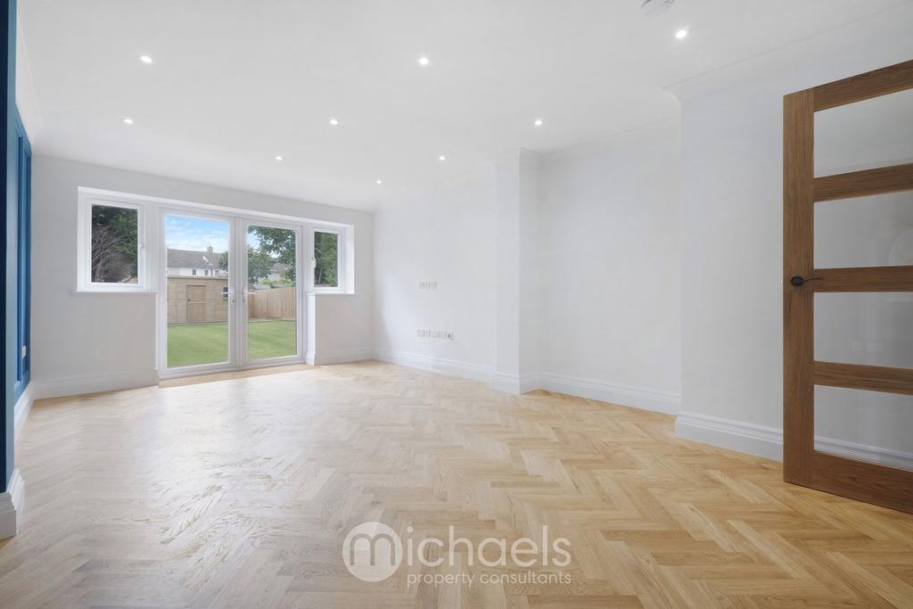 Milburn Crescent, Chelmsford, CM1 3 bed semidetached house £400,000