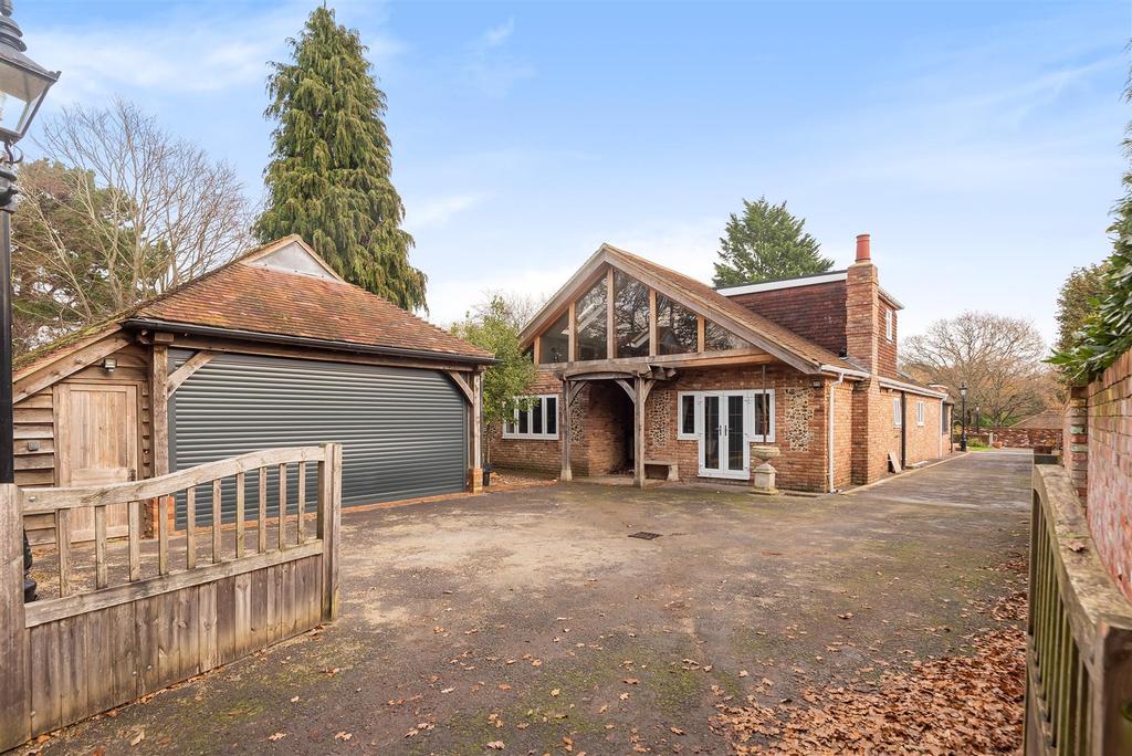 Fleet End Road, Warsash 5 bed detached house £1,200,000