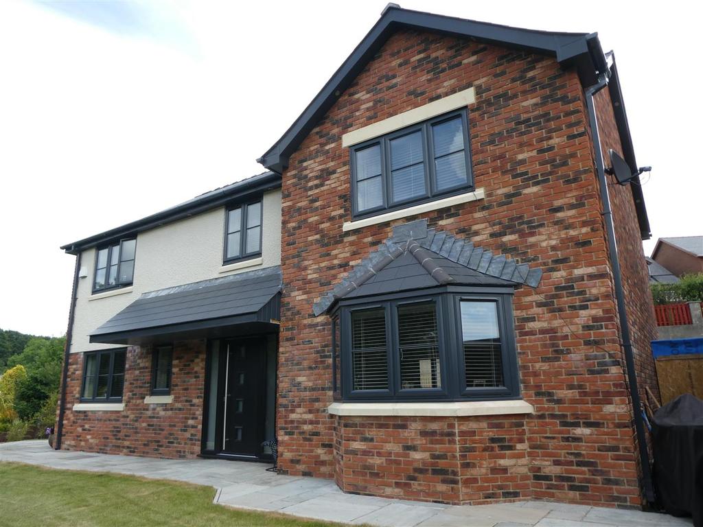 Well Place, Cwmbach, Aberdare 4 bed detached house £435,000