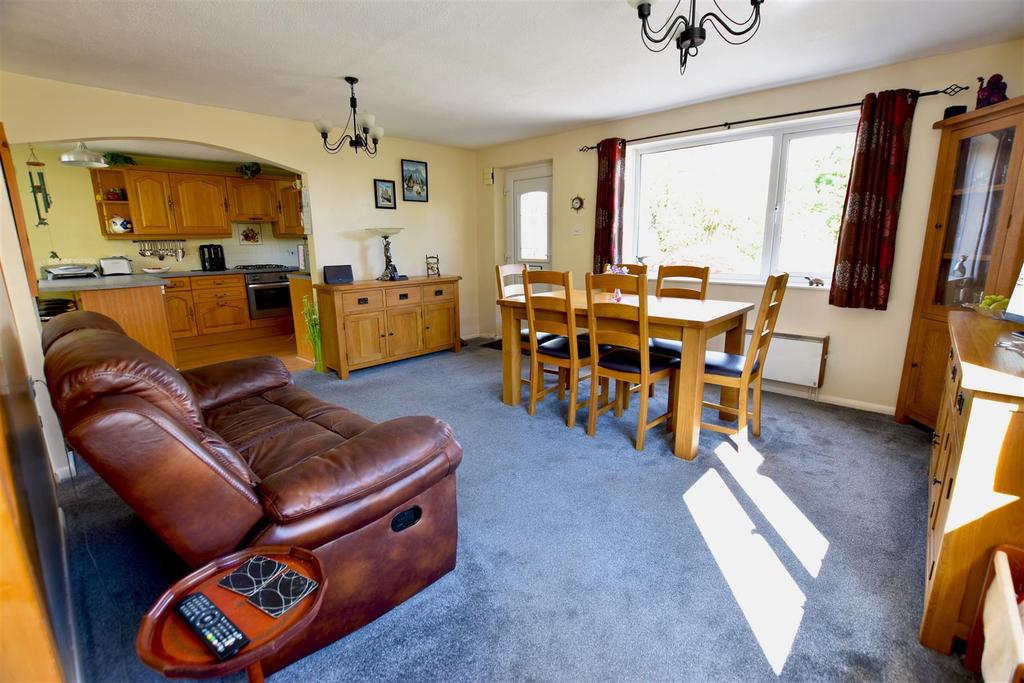 Wrafton, Braunton 4 bed detached house £575,000