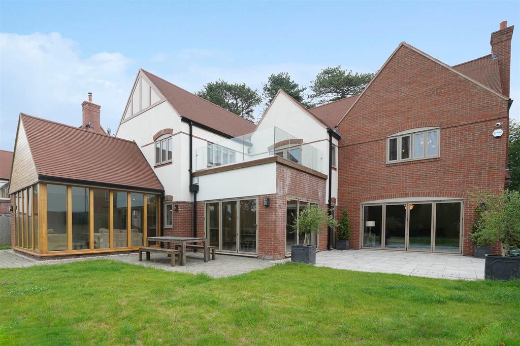 Sunningdale House (82).jpg