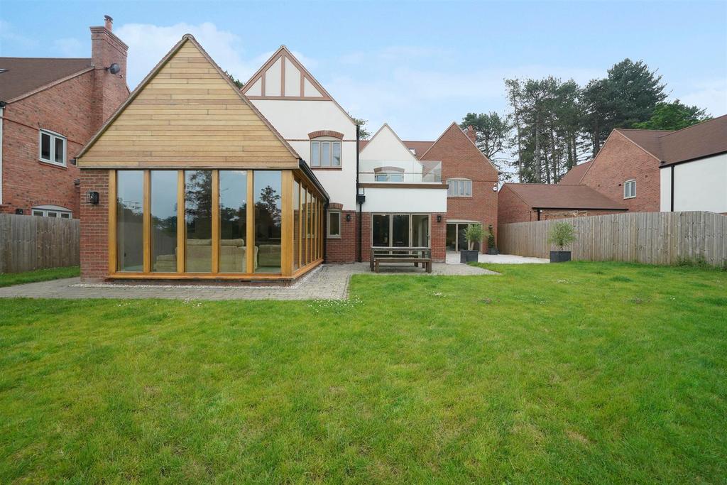 Sunningdale House (83).jpg