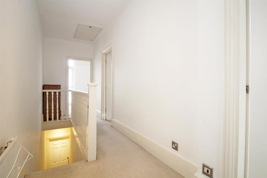 Flower Lane, Mill Hill, NW7 2 bed flat £1,300 pcm (£300 pw)