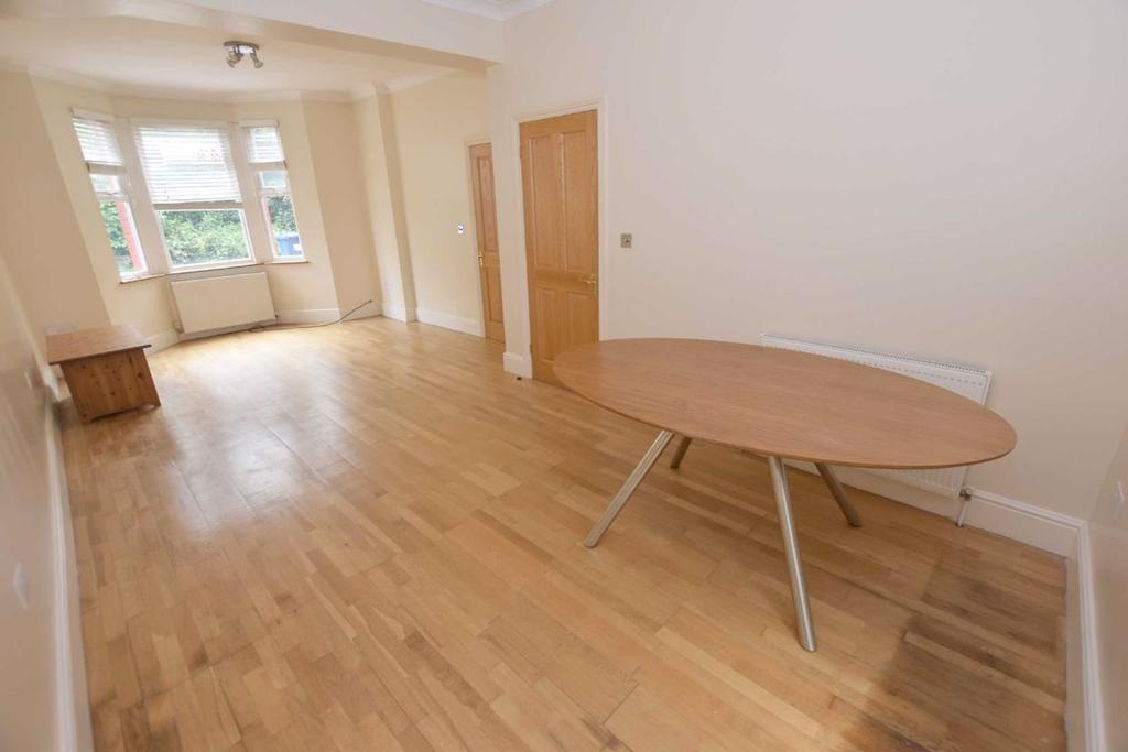 Squires Lane, Finchley, London, N3 2 bed house £1,599 pcm (£369 pw)