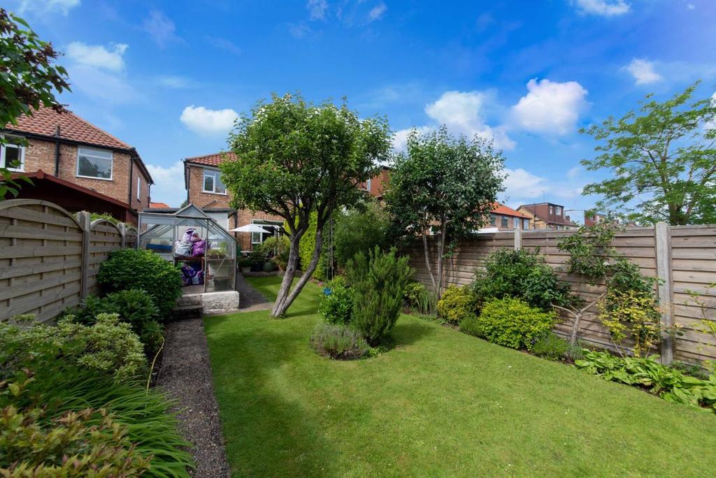 Oakhampton Road, Mill Hill, London, NW7 3 bed semidetached house £