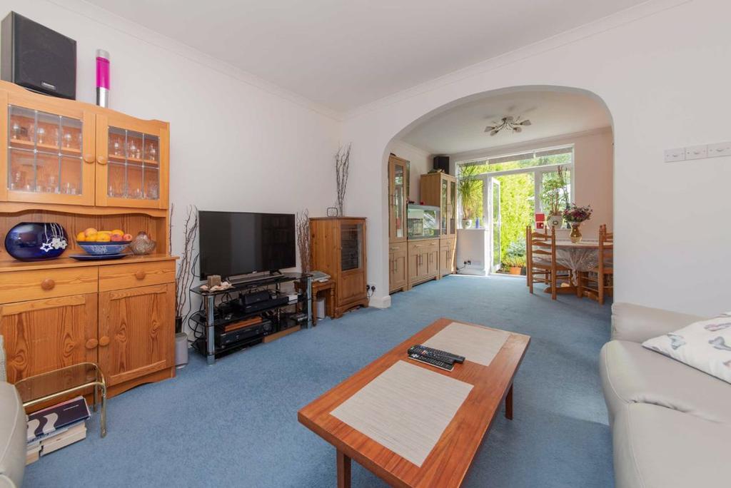 Oakhampton Road, Mill Hill, London, NW7 3 bed semidetached house £