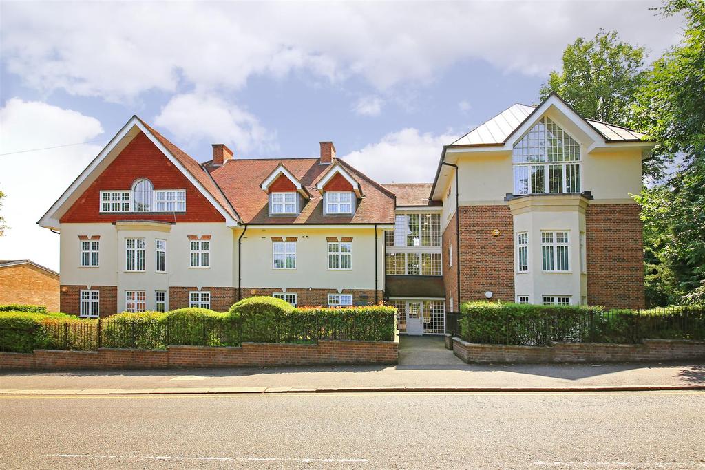 Nightingale Court, Park Road, Radlett 2 bed apartment £1,650 pcm (£381 pw)