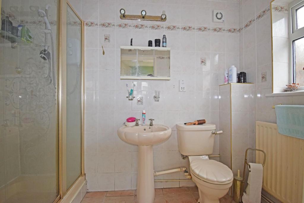 9 The Grove, shower.jpg