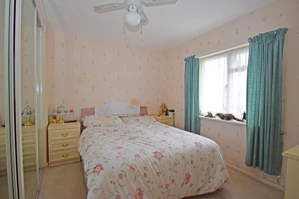 9 The Grove, bed 1.jpg