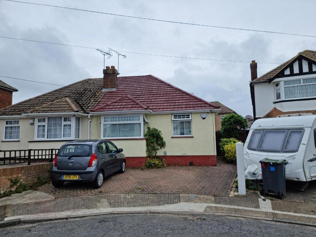 Pinewood Close, Ramsgate 2 bed detached bungalow £265,000